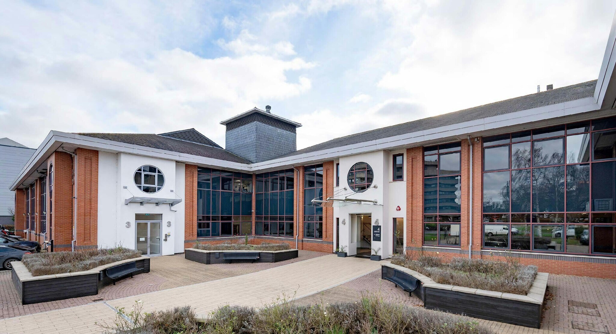 Elstree Way, Borehamwood to rent Building Photo- Image 1 of 26