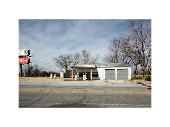 7880 SW Regional Airport Blvd, Bentonville, AR for sale - Primary Photo - Image 1 of 1