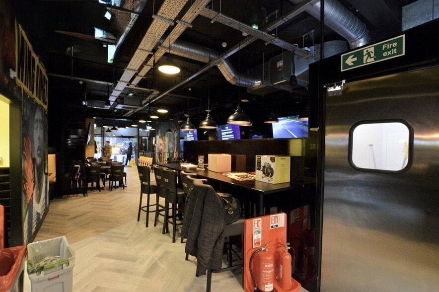 134-135 Shoreditch High St, London to rent - Building Photo - Image 2 of 23