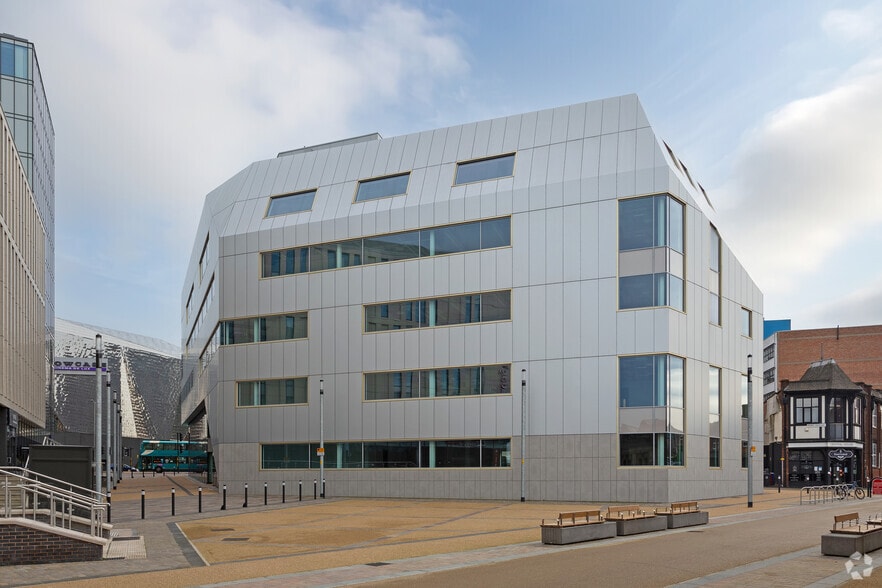 Vaughan Way, Leicester to rent - Building Photo - Image 3 of 6