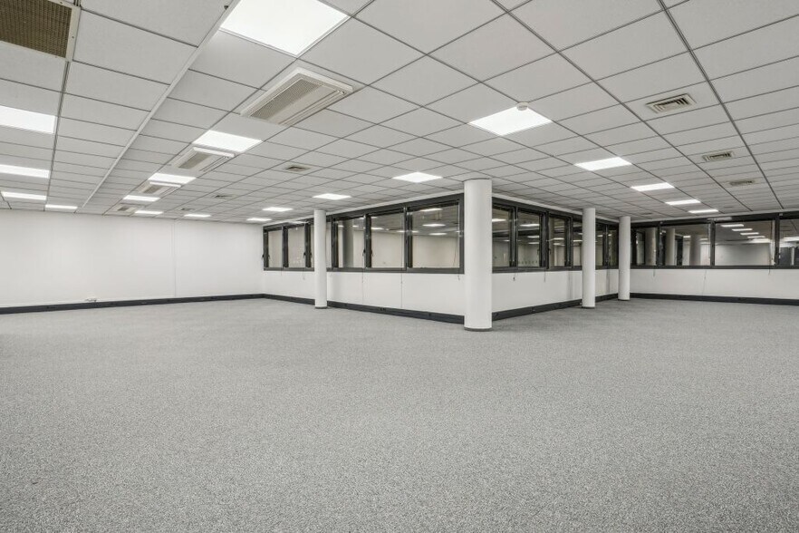 80-82 Rue Anatole France, Levallois-Perret to rent - Building Photo - Image 3 of 9