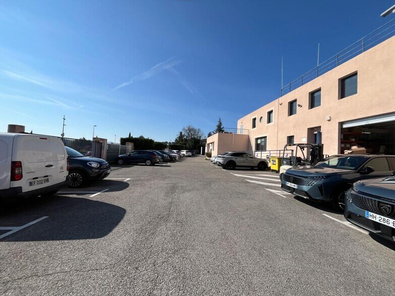 Light Industrial in Roquevaire to rent - Building Photo - Image 2 of 6