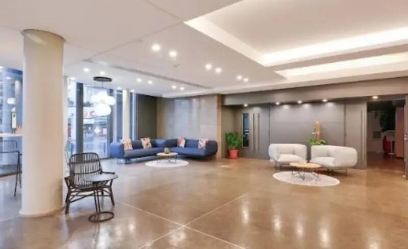 4 Rue Eugène Renault, Maisons-Alfort to rent - Lobby - Image 3 of 6