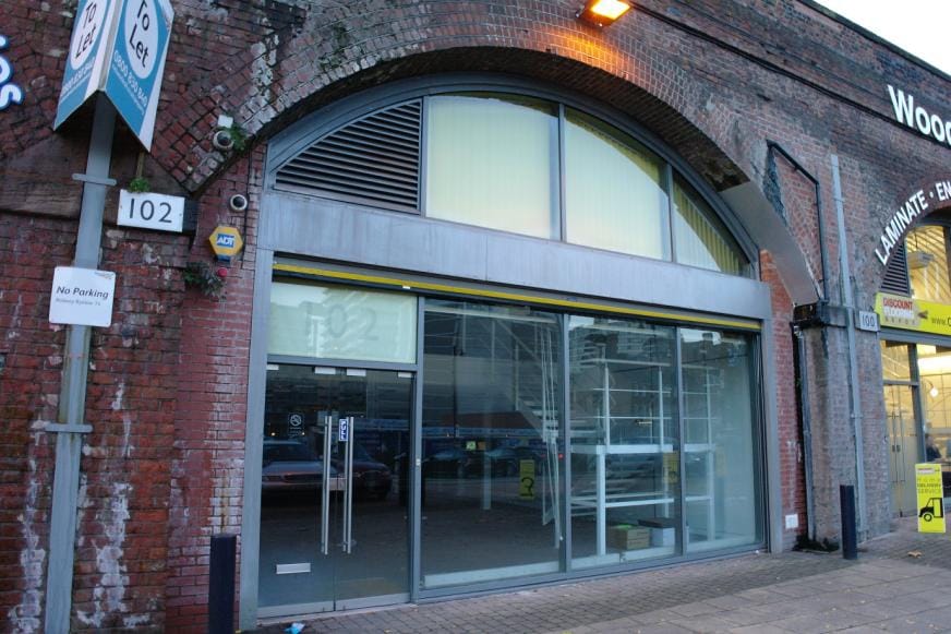 Chapel St, Salford to rent - Building Photo - Image 3 of 6