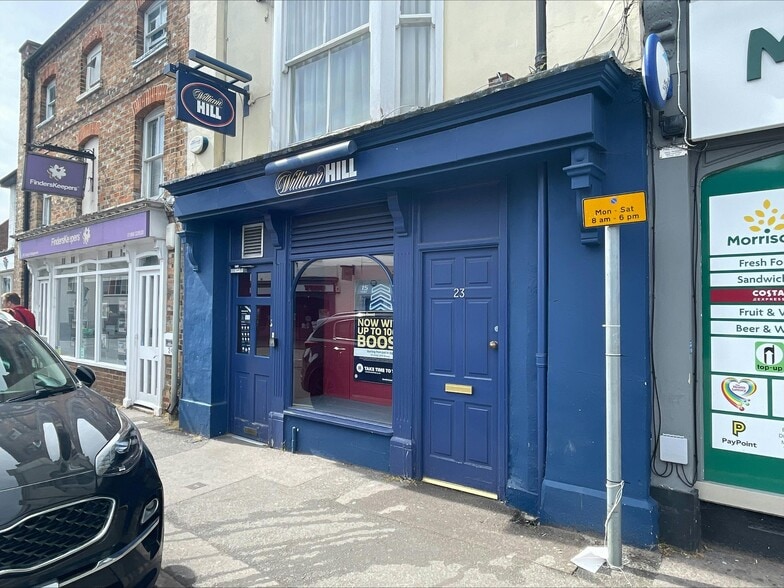 23 Market Sq, Bicester to rent - Building Photo - Image 3 of 3