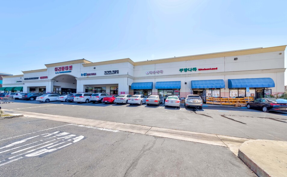 9562-9580 Garden Grove Blvd, Garden Grove, CA for rent - Building Photo - Image 2 of 8