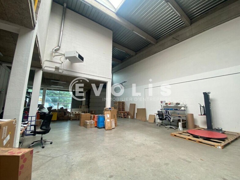 Light Industrial in Valenton to rent - Interior Photo - Image 2 of 5