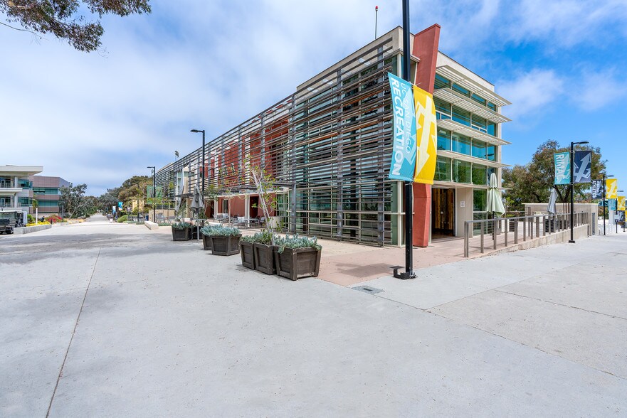 9730 Hopkins Dr, La Jolla 92093 UK