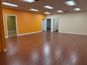 321-395 E Dundee Rd, Wheeling, IL to rent Building Photo- Image 2 of 11