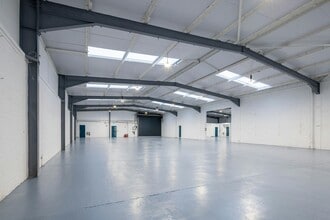 Lockwood Way, Leeds to rent Interior Photo- Image 1 of 2