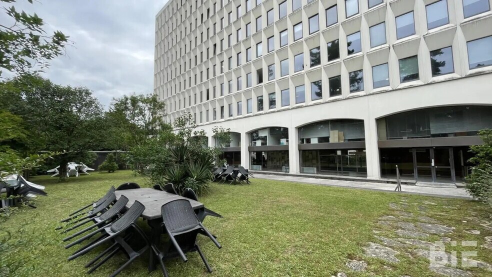 Office in Bordeaux to rent - Building Photo - Image 3 of 9