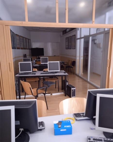 Retail in Cáceres, Cáceres to rent - Primary Photo - Image 1 of 7