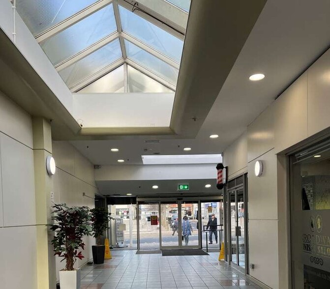 Point St, Larne to rent - Building Photo - Image 3 of 5