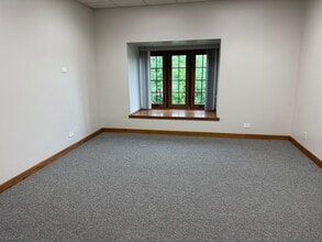 28085 N Ashley Cir, Libertyville, IL to rent Building Photo- Image 2 of 19