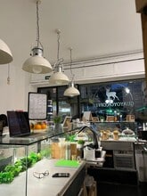 Retail in Madrid, Madrid to rent Interior Photo- Image 1 of 13