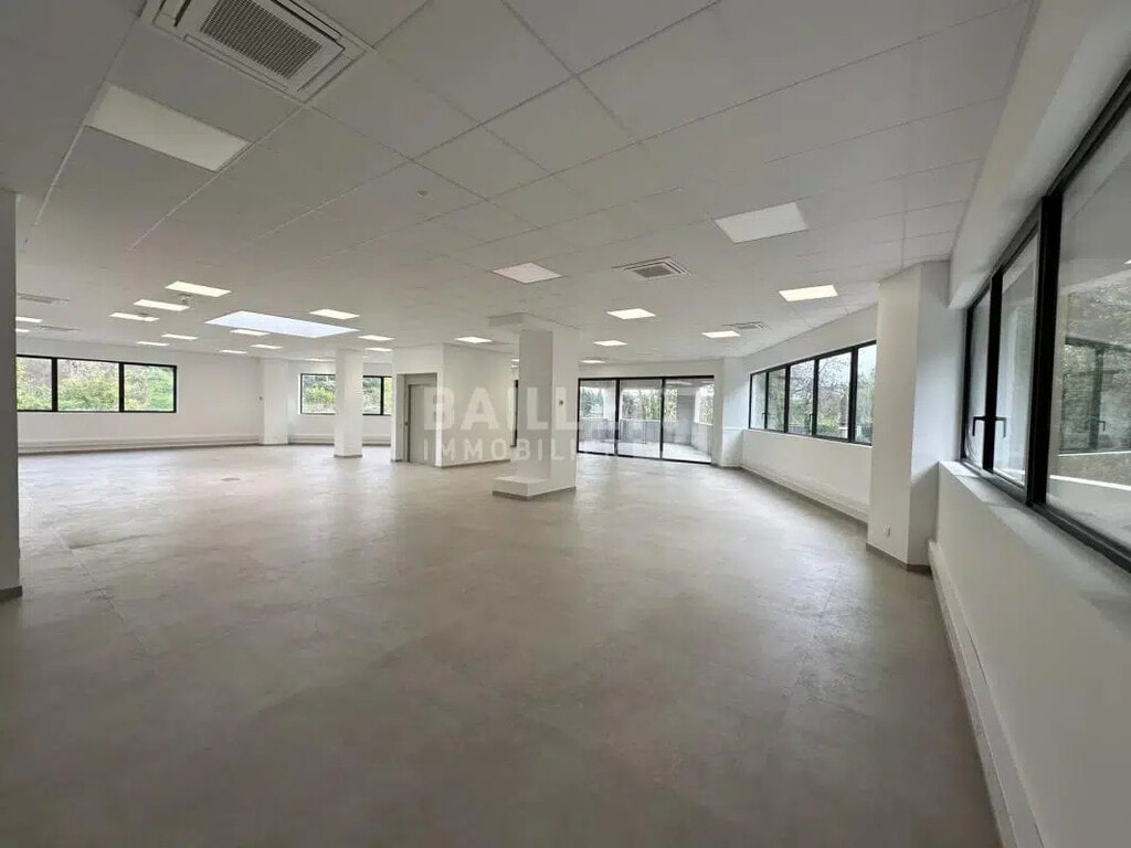 Location Bureaux 210 m² - Photo 1