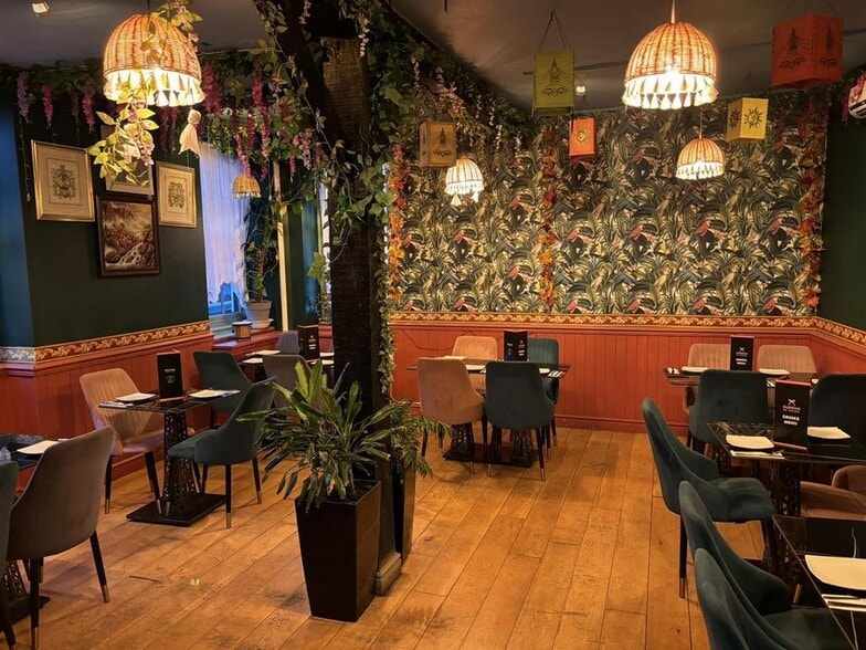 39-43 Bridge St, Witney for sale - Interior Photo - Image 2 of 10