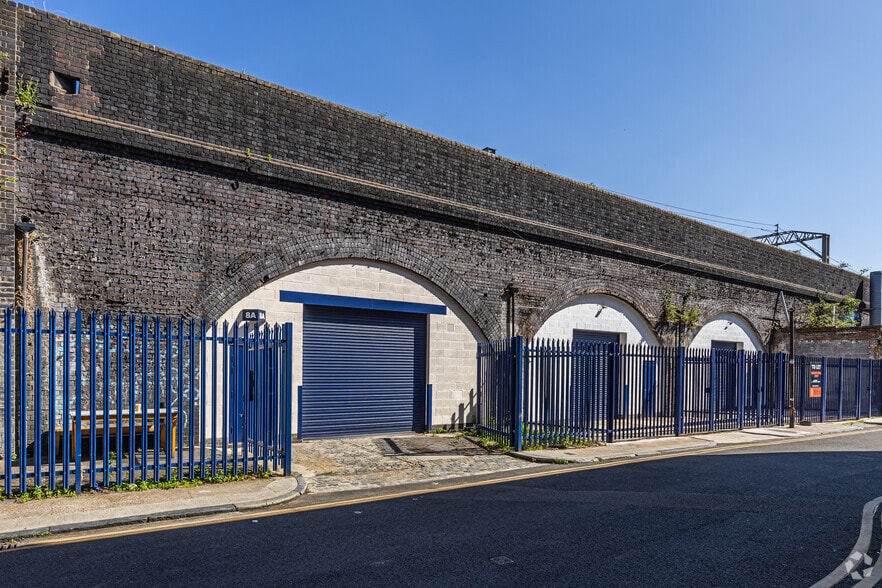 A-26 Cudworth St, London to rent - Primary Photo - Image 1 of 2