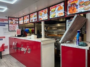 1-5 Glyn Sq, Milton Keynes to rent Interior Photo- Image 2 of 4