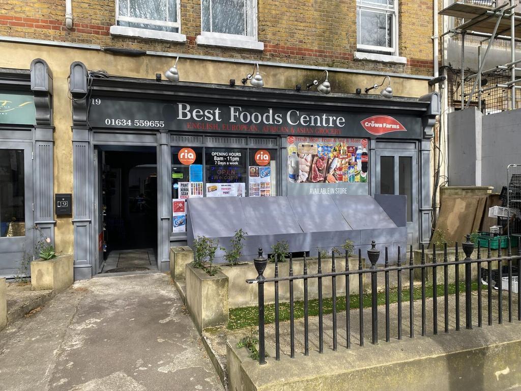 17 New Rd, Chatham to rent Building Photo- Image 1 of 12