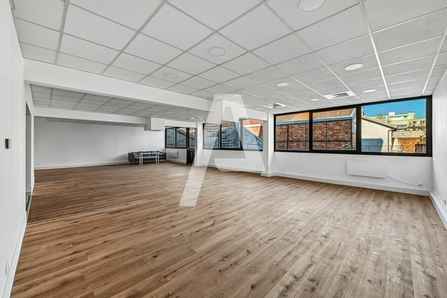 55 Avenue Danielle Casanova, Ivry-sur-Seine to rent - Interior Photo - Image 2 of 6