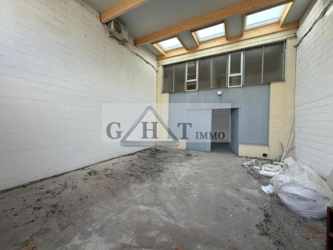 Industrial in Bondoufle to rent Interior Photo- Image 1 of 7