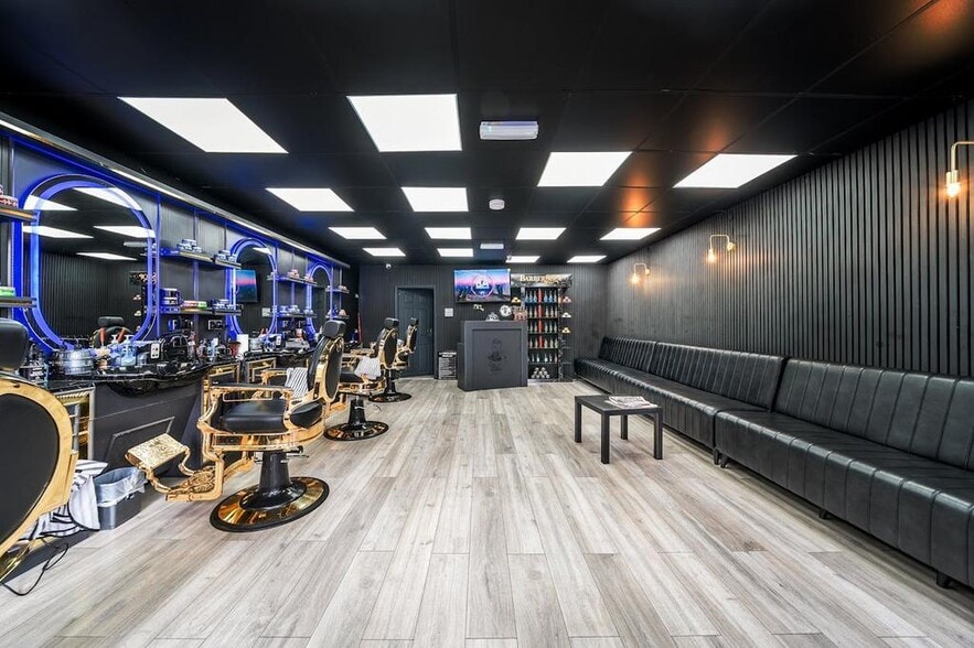 1 School Parade, Uxbridge to rent - Interior Photo - Image 3 of 8