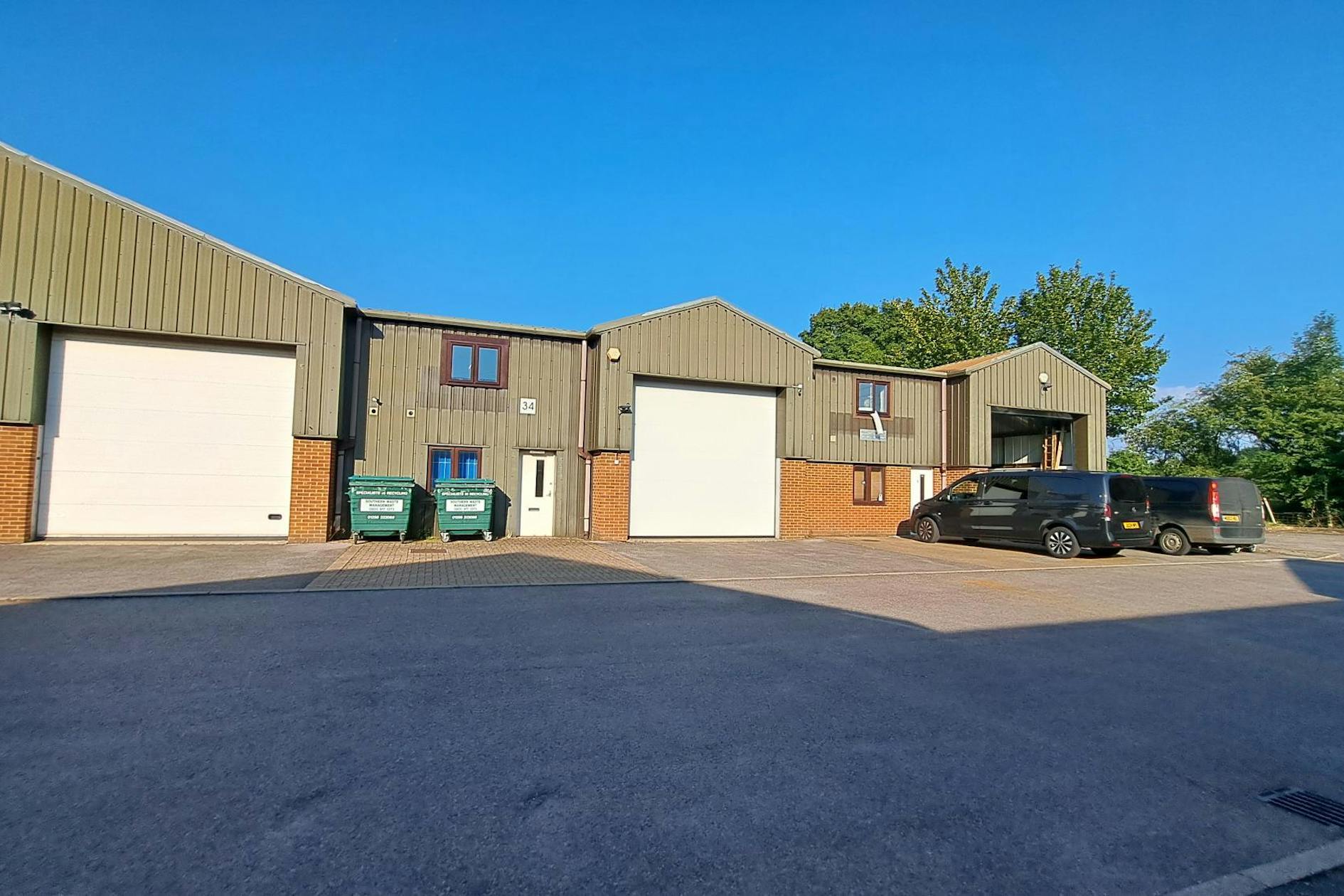 33-35 London Rd, Hook for sale Primary Photo- Image 1 of 1