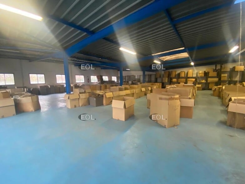 Industrial in Fontenay-sous-Bois to rent - Interior Photo - Image 2 of 8