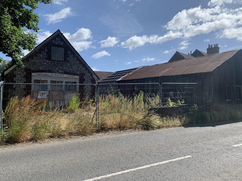 130 Chalton Ln, Waterlooville for sale - Building Photo - Image 1 of 17