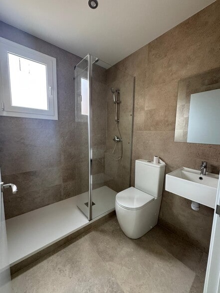 Build-to-Rent in Santa Coloma de Gramenet, Barcelona for sale - Interior Photo - Image 3 of 12