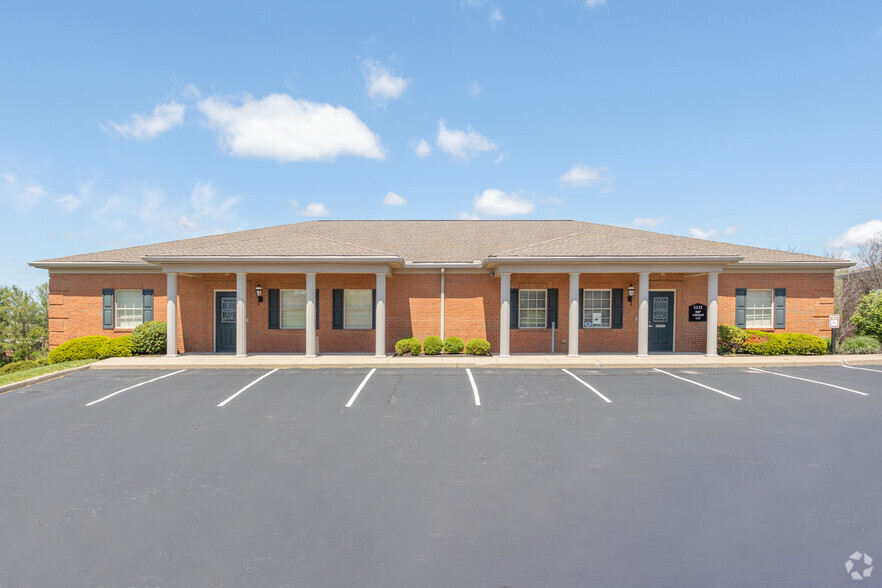 2121-2141 Chamber Center Dr, Fort Mitchell, KY for rent - Building Photo - Image 1 of 2