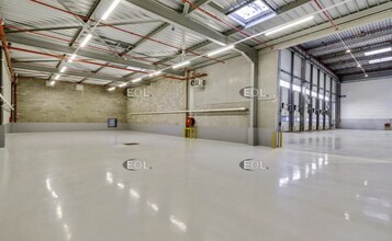 Industrial in Servon to rent Interior Photo- Image 2 of 4