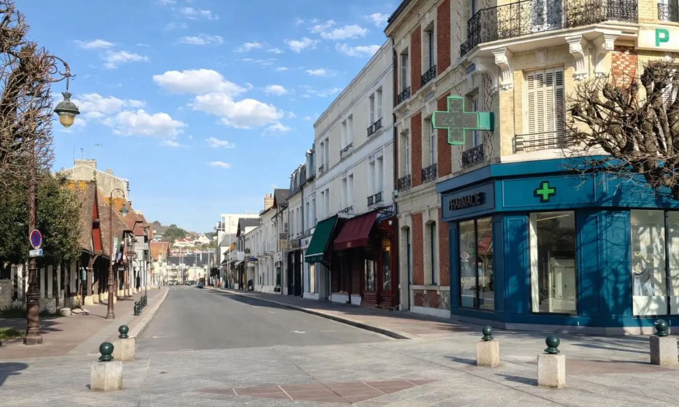 Retail in Deauville for sale Building Photo- Image 1 of 2