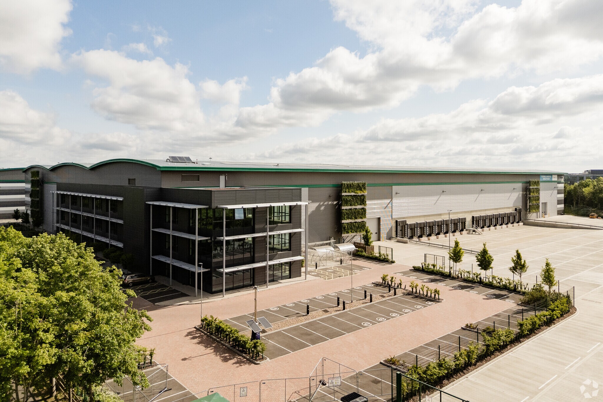 Ironbridge Rd, Uxbridge to rent Primary Photo- Image 1 of 3