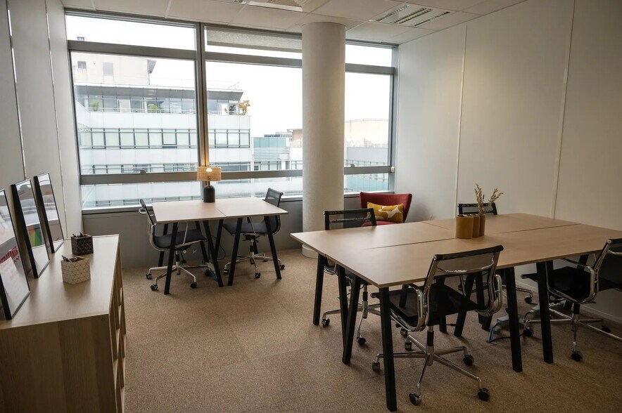 5 Rue Pleyel, Saint-Denis to rent - Building Photo - Image 3 of 34