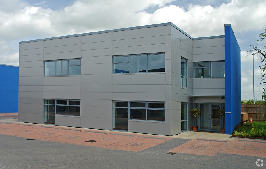 Greenbridge Rd, Swindon to rent - Building Photo - Image 3 of 6