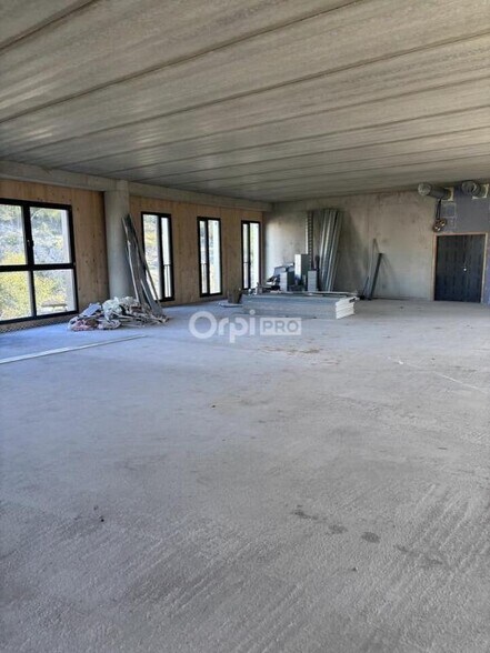 Office in Avignon for sale - Interior Photo - Image 2 of 4