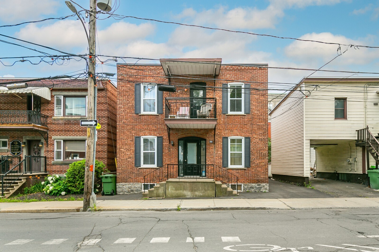 100 Rue SaintCharles, SaintJeansurRichelieu J3B 2C1 Residential