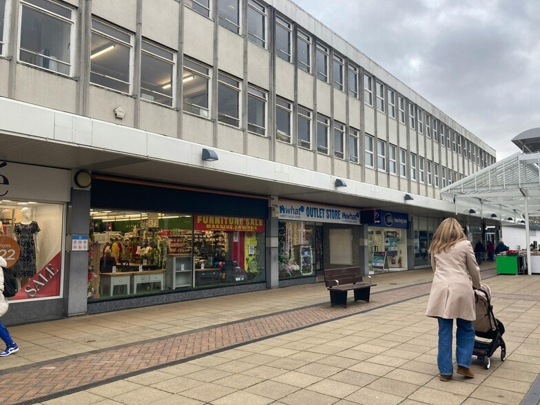 North Walk, Yate to rent - Building Photo - Image 3 of 8