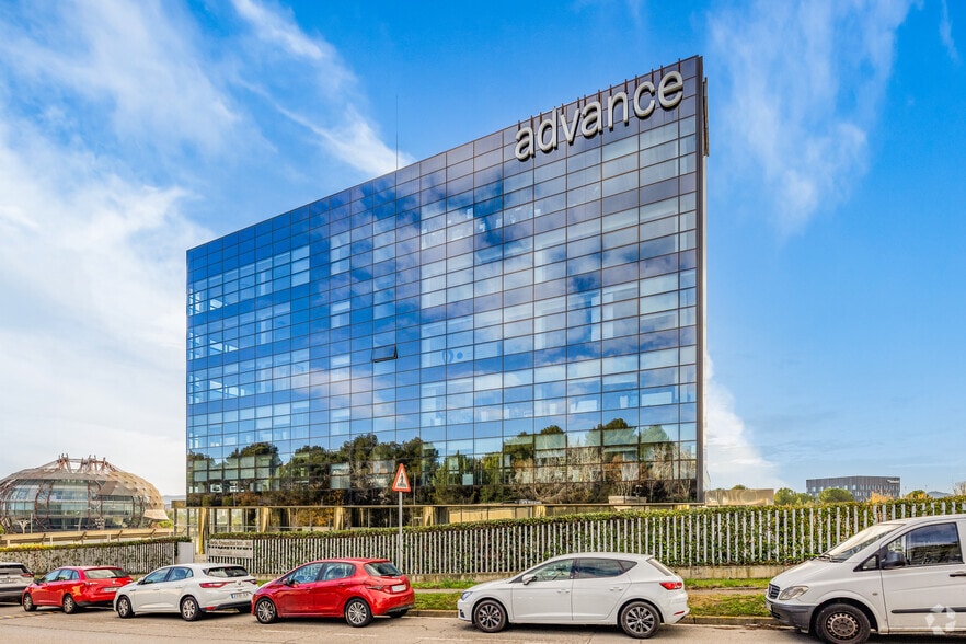Office in Sant Cugat del Vallès, Barcelona to rent - Building Photo - Image 2 of 4