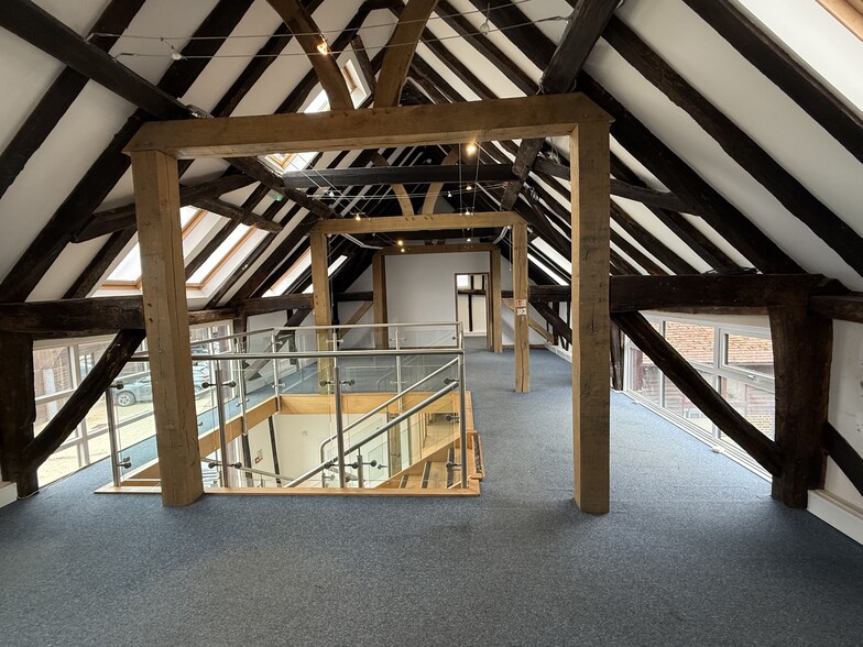 The Barn, Dawes Farm, Bognor Road, Warnham, Warnham to rent - Building Photo - Image 3 of 9