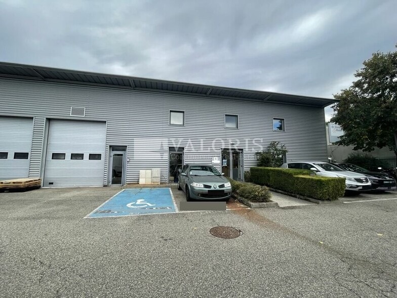 Light Industrial in Lyon to rent - Building Photo - Image 2 of 7