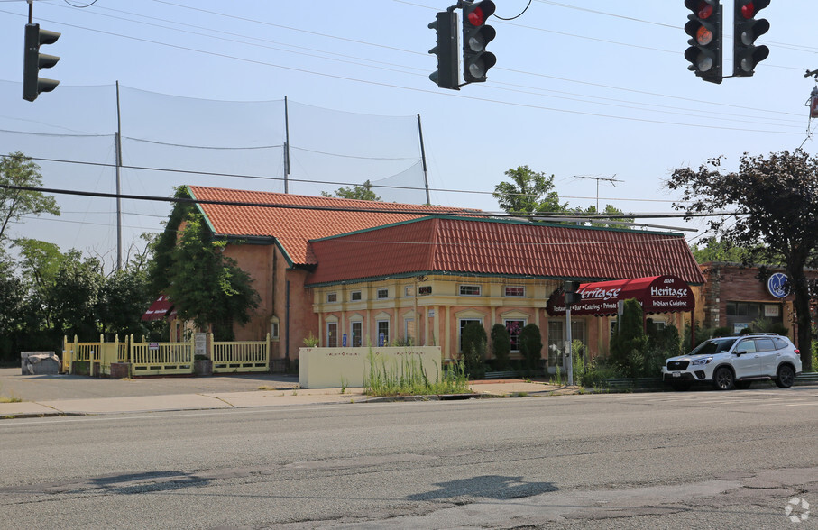 2024 Hillside Ave, North New Hyde Park, NY for sale - Primary Photo - Image 1 of 1