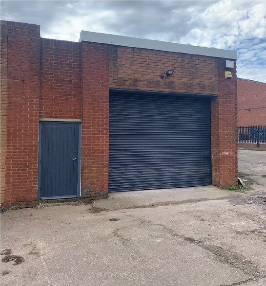 Dixon St, Wolverhampton to rent - Building Photo - Image 1 of 1