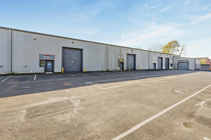 128 Bradley Ln, Wigan to rent - Building Photo - Image 3 of 6