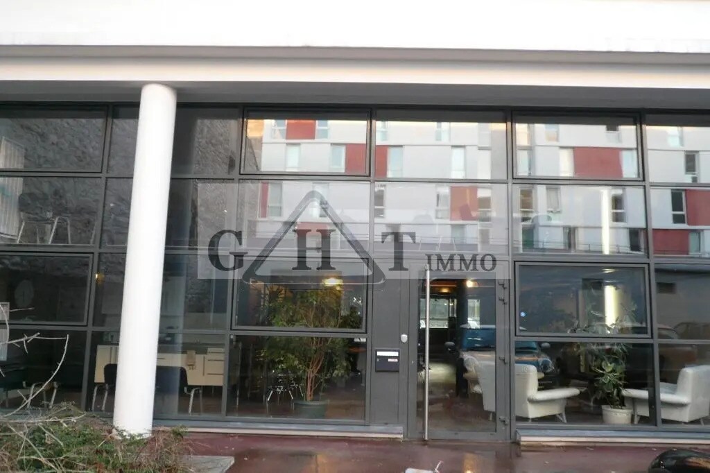 Office in Ivry-sur-Seine to rent Building Photo- Image 1 of 12