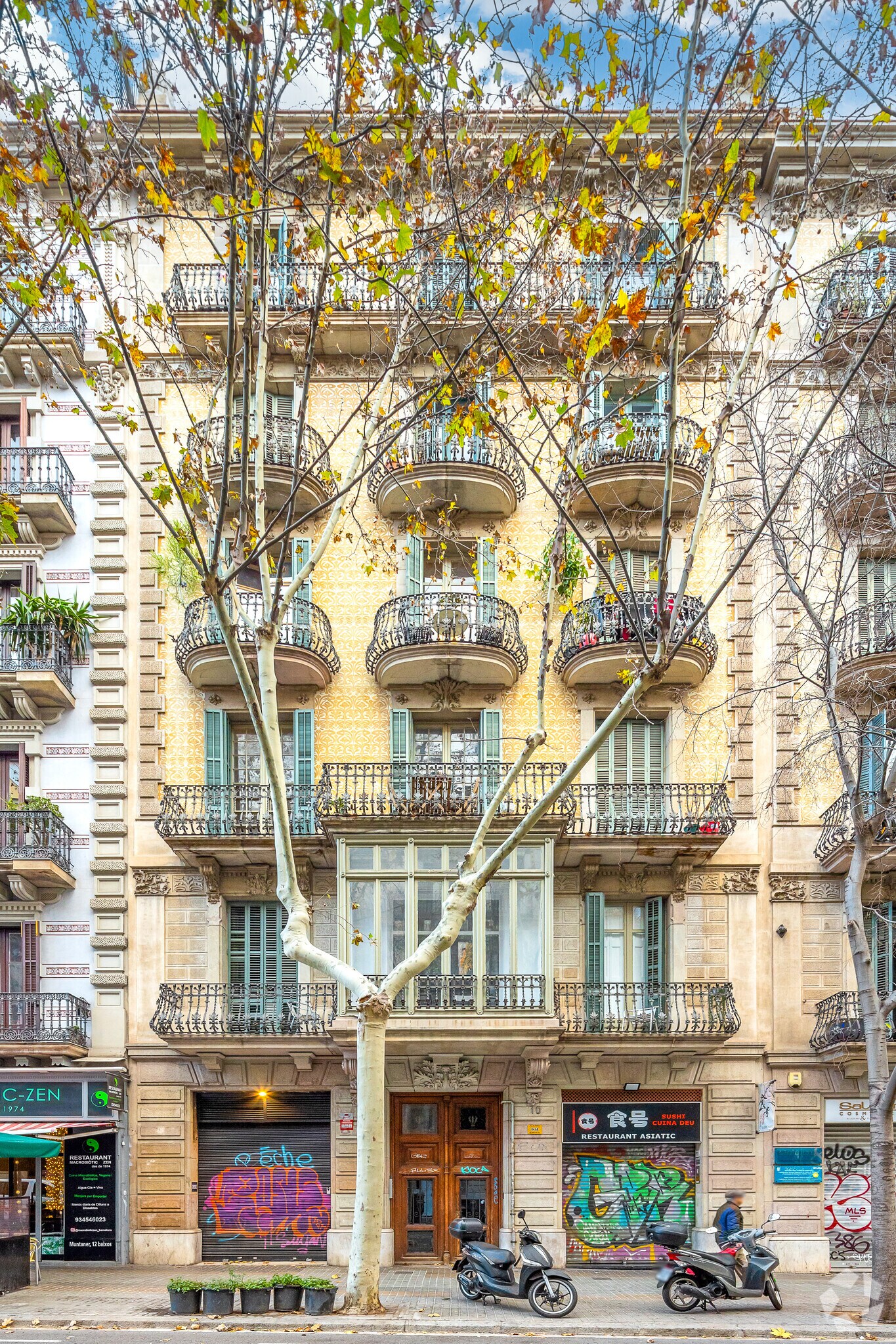 in Barcelona, Barcelona for sale Primary Photo- Image 1 of 1