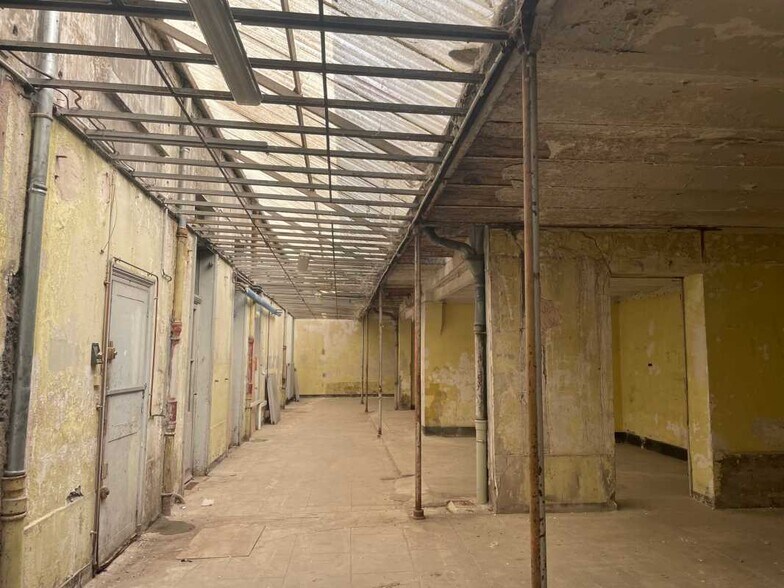 Light Industrial in Villeurbanne to rent - Interior Photo - Image 2 of 6
