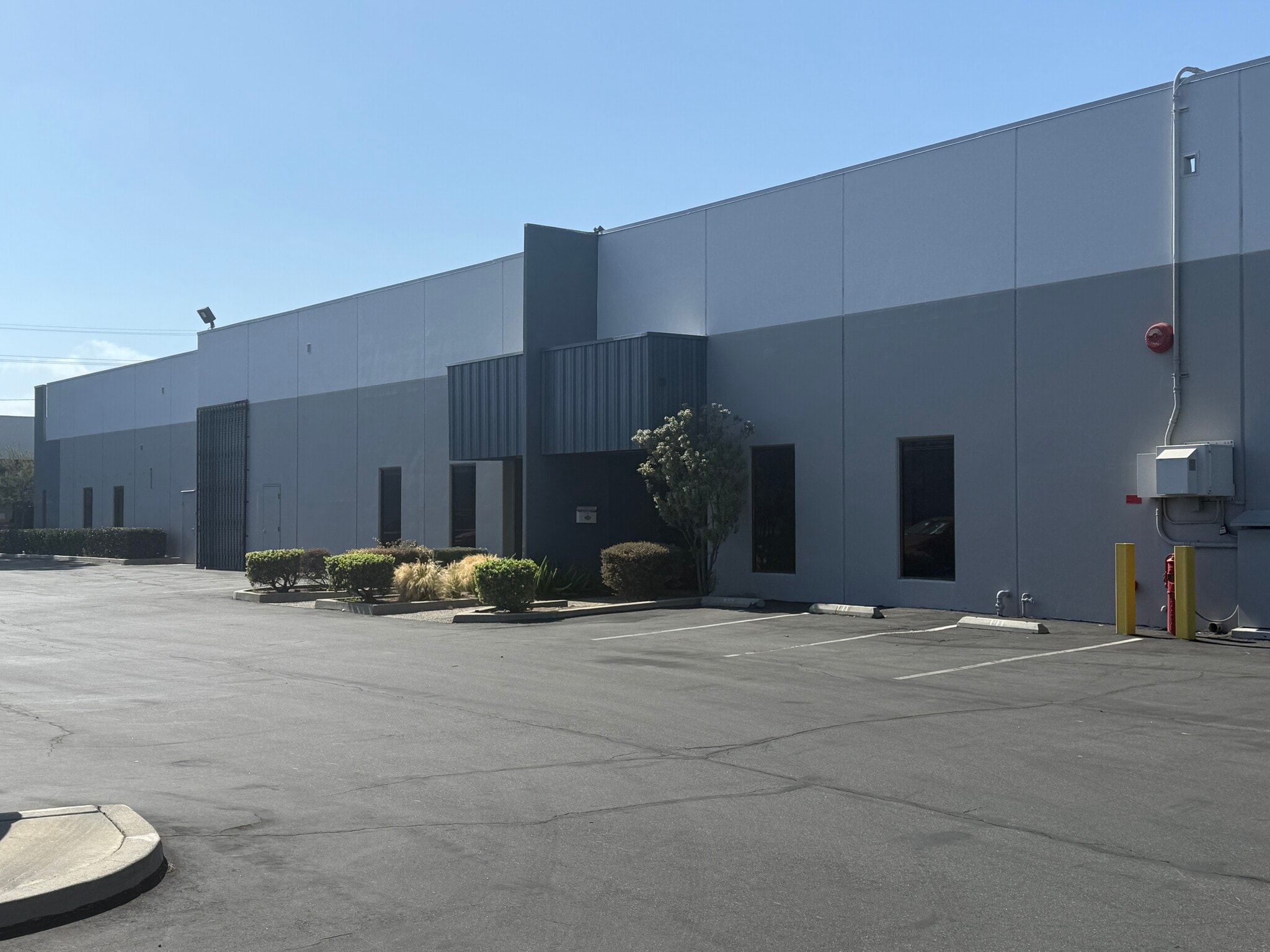 129-137 E Selandia Ln, Carson, CA for sale Building Photo- Image 1 of 1